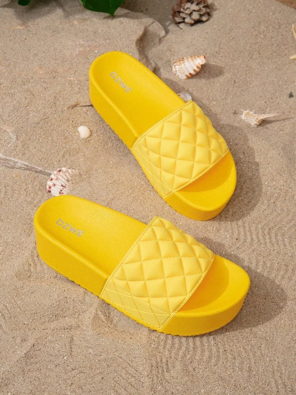 yellow fashionable Women's Diamond Pattern Thick sole Slippers sandals